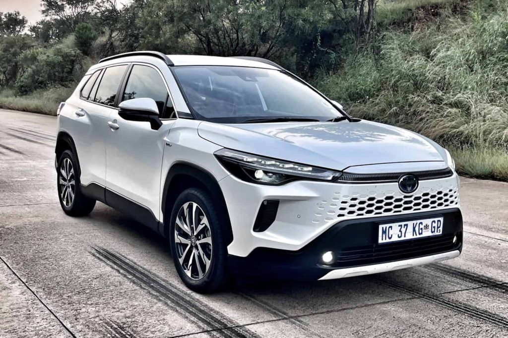 Toyota Corolla Cross: Cum alegi între varianta hibridă și cea pe benzină