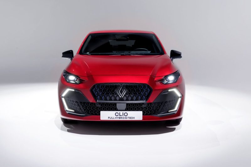 Noul Renault Clio 2026 surprinde și impresionează cu un look neașteptat
